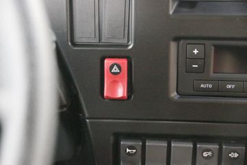 �й������ɶ����ó� ����V5 220���� 4X2 6.8�ײ�դʽ�ػ���(����)(ZZ5184CCYN5617F1)ͼƬ