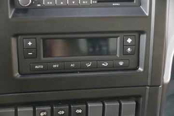 �й������ɶ����ó� ����V5 220���� 4X2 6.8�ײ�դʽ�ػ���(����)(ZZ5184CCYN5617F1)ͼƬ