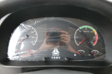 �й������ɶ����ó� ����V5 220���� 4X2 6.8�ײ�դʽ�ػ���(����)(ZZ5184CCYN5617F1)ͼƬ