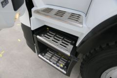 中国重汽成都商用车 豪沃V5 220马力 4X2 6.8米仓栅式载货车(国六)(ZZ5184CCYN5617F1)