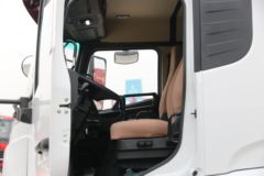 中国重汽成都商用车 豪沃V5 220马力 4X2 6.8米仓栅式载货车(国六)(ZZ5184CCYN5617F1)