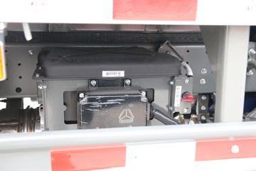 �й������ɶ����ó� ����V5 220���� 4X2 6.8�ײ�դʽ�ػ���(����)(ZZ5184CCYN5617F1)ͼƬ