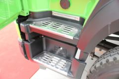 中国重汽成都商用车 V7-X 31T 8X4 纯电动车厢可卸式垃圾车(今创嘉蓝牌)