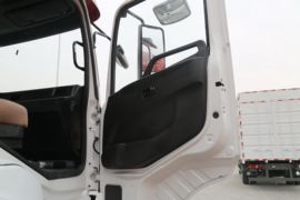 豪沃V5-X&nbsp;自卸车驾驶室                                               图片