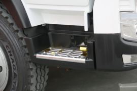 豪沃V5-X&nbsp;自卸车驾驶室                                               图片