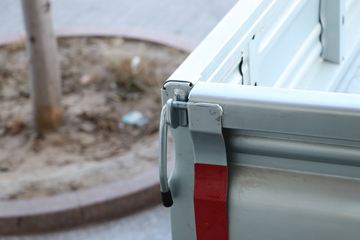 �й�����HOWO С˧ 130���� 4X2 3.6�׵�������С��ͼƬ