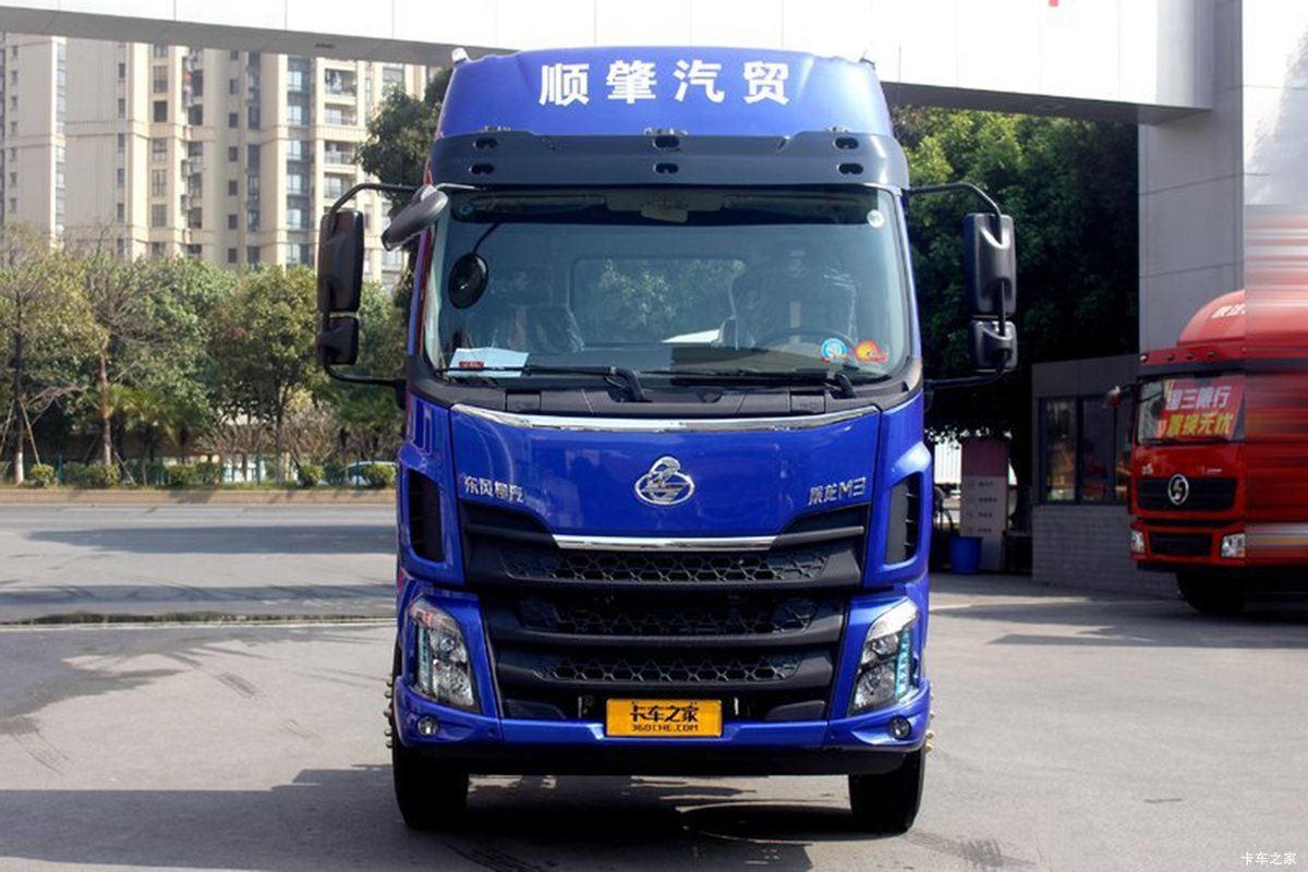 东风柳汽 新乘龙M3 200马力 4X2 平板运输车(轴距5100)
