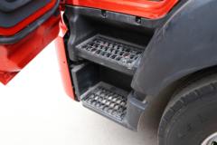 中国重汽HOWO G5X中卡 220马力 6.75米排半仓栅式载货车(国六)(ZZ5187CCYK521DF1)