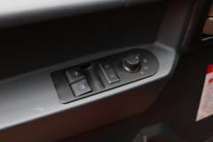 中国重汽HOWO G5X中卡 220马力 6.75米排半仓栅式载货车(国六)(ZZ5187CCYK521DF1)