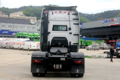 陕汽重卡 德龙X6000 560马力 6X4 AMT自动挡牵引车(国六)(SX4259GD4Q2)