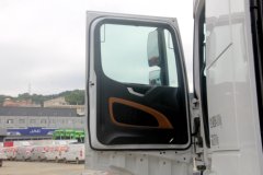 陕汽重卡 德龙X6000 560马力 6X4 AMT自动挡牵引车(国六)(SX4259GD4Q2)