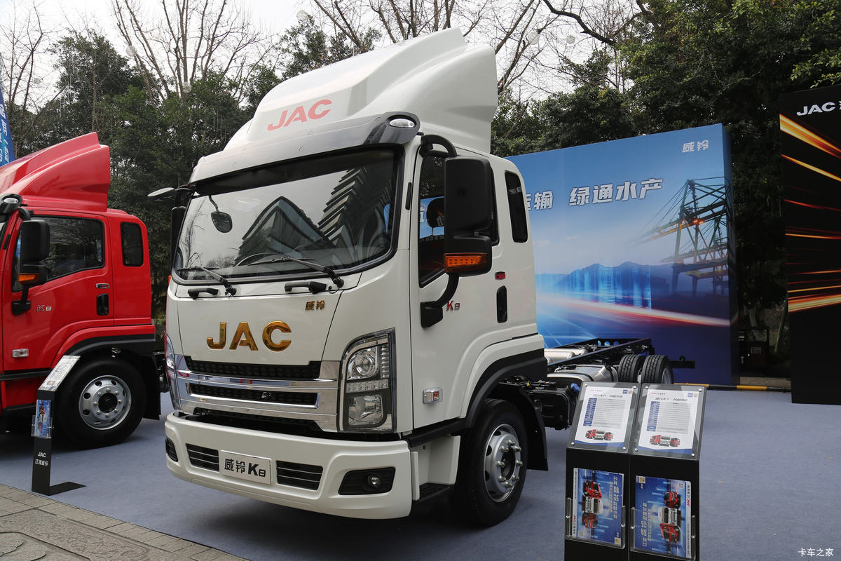 江淮 威铃K8 170马力 5.48米排半栏板载货车