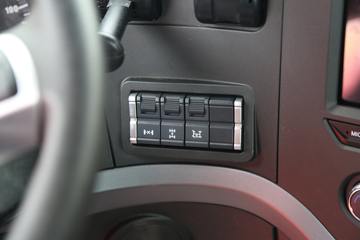 �й������ɶ����ó� ����V7-X 460���� 6X4 ǣ����(����)ͼƬ