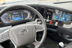 东风柳汽 乘龙H7重卡 2022款 330马力 6X2 7.8米仓栅式载货车(国六)(LZ5251CCYH5CC1)