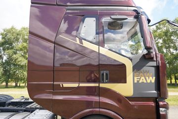 һ����� J6V�ؿ� 560���� 6X4 AMT�Զ���ǣ����(����)(CA4250P66K25T1E6)ͼƬ