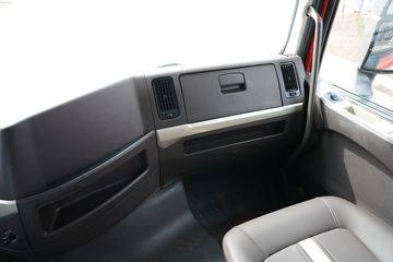 �������� ����H5�п� ���а� 240���� 4X2 6.8����ʽ�ػ���(����)ͼƬ