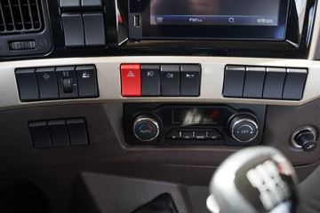�������� ����H5�п� ���а� 240���� 4X2 6.8����ʽ�ػ���(����)ͼƬ