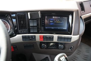 �������� ����H5�п� ���а� 240���� 4X2 6.8����ʽ�ػ���(����)ͼƬ