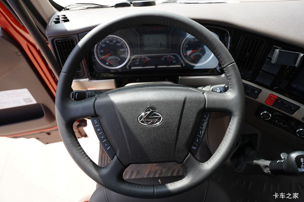 乘龙H5重卡 245马力 4X2 6.8米载货车优惠1万!!