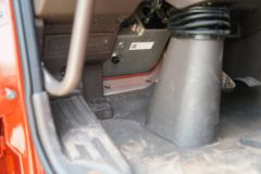 东风柳汽 乘龙H5中卡 轻行版 240马力 4X2 6.8米厢式载货车(国六)(LZ5181XXYH5AC1)