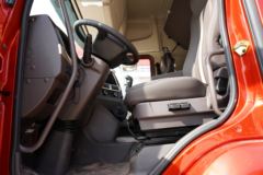 东风柳汽 乘龙H5中卡 轻行版 240马力 4X2 6.8米厢式载货车(国六)(LZ5181XXYH5AC1)