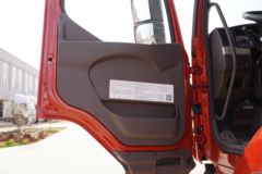 东风柳汽 乘龙H5中卡 轻行版 240马力 4X2 6.8米厢式载货车(国六)(LZ5181XXYH5AC1)