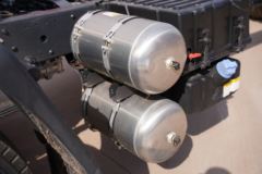 东风柳汽 乘龙H5中卡 轻行版 240马力 4X2 6.8米厢式载货车(国六)(LZ5181XXYH5AC1)