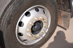 东风柳汽 乘龙H5中卡 轻行版 240马力 4X2 6.8米厢式载货车(国六)(LZ5181XXYH5AC1)