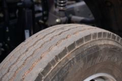 东风柳汽 乘龙H5中卡 轻行版 240马力 4X2 6.8米厢式载货车(国六)(LZ5181XXYH5AC1)