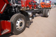 东风柳汽 乘龙H5中卡 轻行版 240马力 4X2 6.8米厢式载货车(国六)(LZ5181XXYH5AC1)