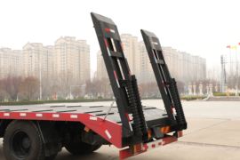 大金刚ES5&nbsp;平板运输车上装图片