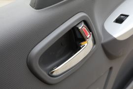 大金刚ES5&nbsp;吊车驾驶室                                               图片