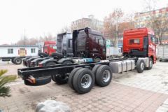 青岛解放 JH6重卡 领航版2.0 460马力 8X4 9.5米栏板载货车(国六)(CA1310P25K2L7T4E6A80)