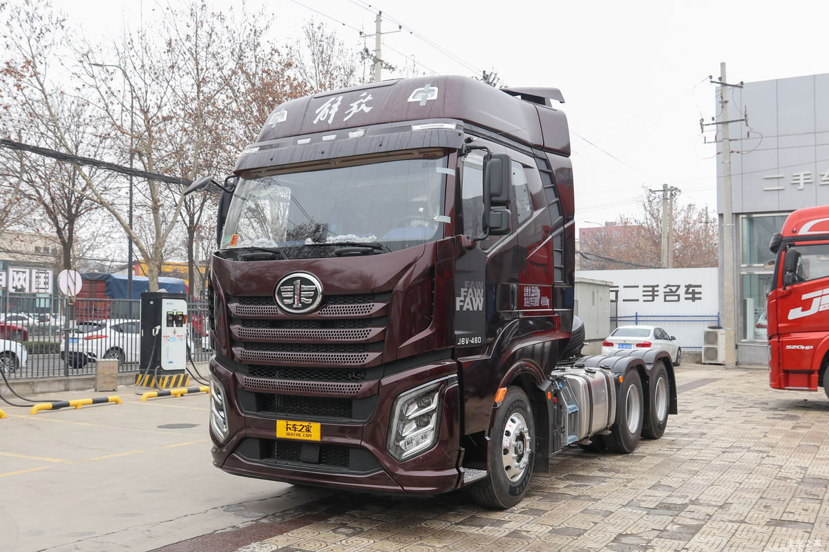 一汽解放 J6V重卡 精英版 520马力 6X4 AMT自动档牵引车(3.727速比)