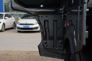 ���� ŷ������ ��Խ�� 580���� 6X4 AMT�Զ���ǣ����(����)(��������)ͼƬ