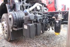 东风商用车 天锦KR重卡 300马力 4X2 6.8米仓栅式载货车(东风)(国六)(DFH5180CCYE15)