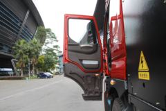 东风柳汽 乘龙H7重卡 6X4 充换电一体牵引车