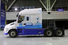 东风柳汽 乘龙T7房车 560马力 6X4 AMT自动挡牵引车