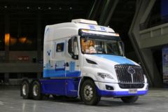 东风柳汽 乘龙T7房车 560马力 6X4 AMT自动挡牵引车