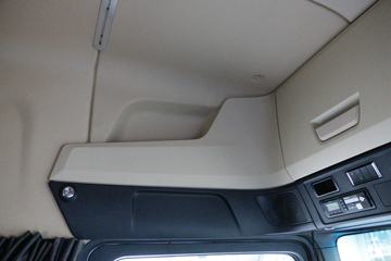 ���� ŷ������ ��Խ�� 580���� 6X4 AMT�Զ���ǣ����(����)ͼƬ