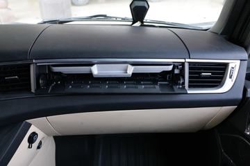 ���� ŷ������ ��Խ�� 580���� 6X4 AMT�Զ���ǣ����(����)ͼƬ