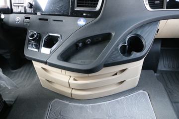 ���� ŷ������ ��Խ�� 580���� 6X4 AMT�Զ���ǣ����(����)ͼƬ