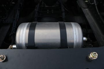 ���� ŷ������ ��Խ�� 580���� 6X4 AMT�Զ���ǣ����(����)ͼƬ