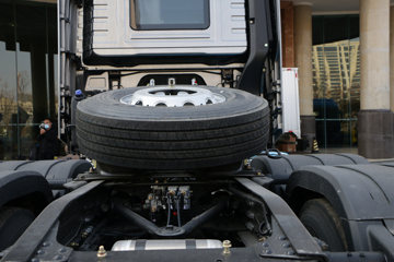 ���� ŷ������ ��Խ�� 580���� 6X4 AMT�Զ���ǣ����(����)ͼƬ