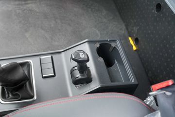 һ����� J6L�п� ������ 260���� 4X2 6.75�������ػ���(����)(CA1180P62K1L4E6)ͼƬ