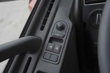 һ����� J6L�п� ������ 260���� 4X2 6.75�������ػ���(����)(CA1180P62K1L4E6)ͼƬ