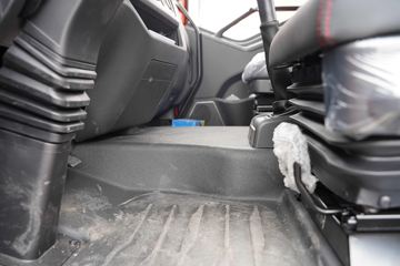 һ����� J6L�п� ������ 260���� 4X2 6.75�������ػ���(����)(CA1180P62K1L4E6)ͼƬ