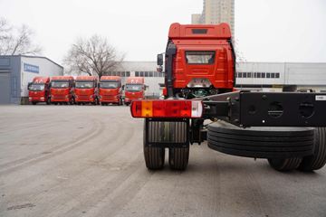 һ����� J6L�п� ������ 260���� 4X2 6.75�������ػ���(����)(CA1180P62K1L4E6)ͼƬ