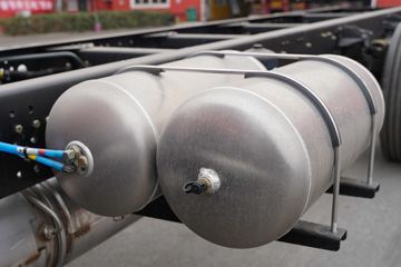 һ����� J6L�п� ������ 260���� 4X2 6.75�������ػ���(����)(CA1180P62K1L4E6)ͼƬ