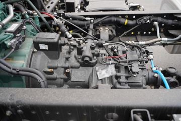 һ����� J6L�п� ������ 260���� 4X2 6.75�������ػ���(����)(CA1180P62K1L4E6)ͼƬ